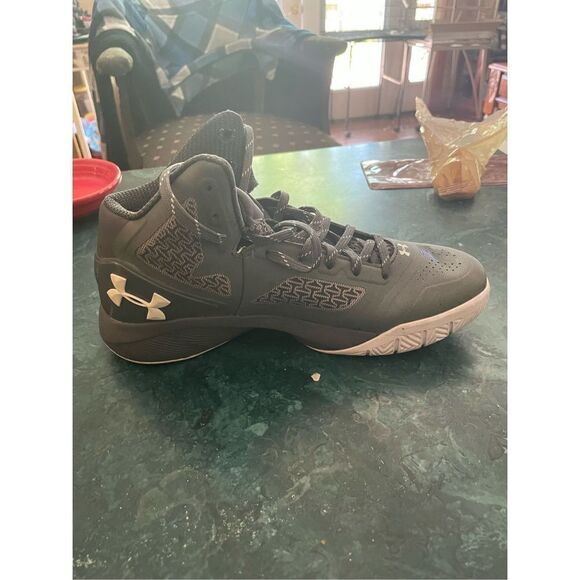 Under Armor Men's Clutchfit Drive
2 Basketball Shoe Graphite Mens Size 8 - Picture 2 of 12